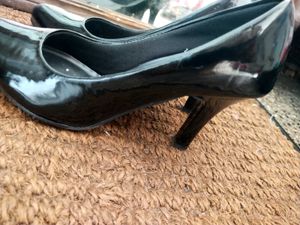 Elegant Black Pointed Heels