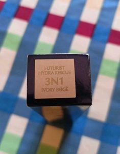 Estee Lauder Moisturizing Makeup Foundation