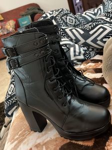 Stylish Black Platform Boots