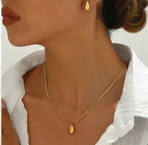 Dewdrop pendant