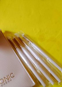 Iconic London Eye Brush