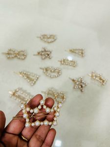 2 Pieces Pearl Clip, @ ₹40/- Per Piece