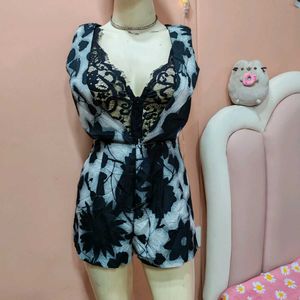 🖤 Floral Romper with Lace Detail 🖤