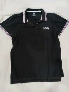 Levi&#39;s Black Tshirt