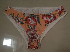 Urbanic Lingerie Set, could be wore in 3 different ways