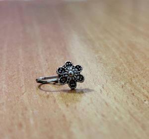 Silver Flower Nose Pin