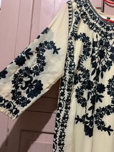 Elegant Embroidered Pakistani Kurta Set