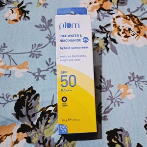 Plum2% Niacinamide Sunscreen SPF 50 PA+++