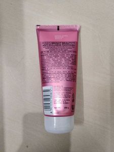 Pond&#39;s Bright Beauty Facewash