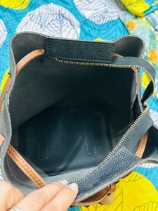 Black shoulder  bag