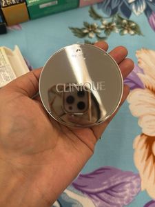Clinique Stay-Matte Powder