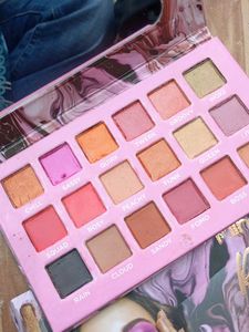 Minara eyeshadow palette