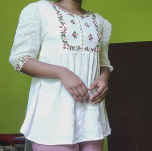 Elegant Floral Embroidered Tunic Top – Bust 40” |