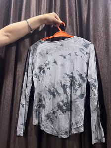A Grey White Casual Full Sleeve Top.