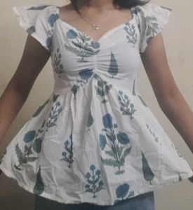 🌸 Floral Elegance Top 🌸