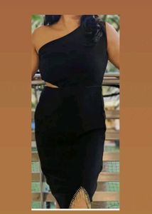Chic Black One-Shoulder Dress