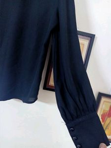 Women&#39;s Black Top