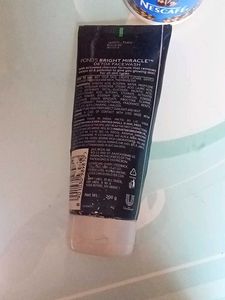 Pond&#39;s Detox Facewash