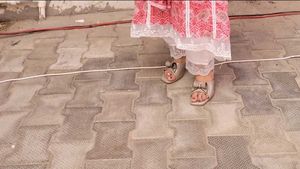 used cracked slipper