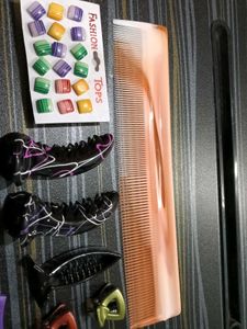 Elegant Green Saree With Hair Accessories Gift