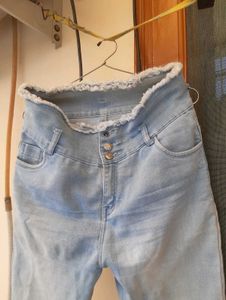 Light blue high Waist skinny jeans 💕