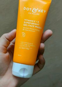 Dot & Key Vitamin C Face Wash