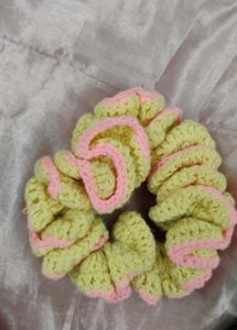 Cute Crochet Scrunchie💛