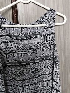 Black &amp; White Tribal Print Sleeveless Crop Top