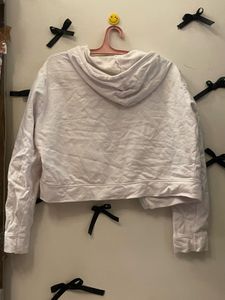 White Hoodie Sofe And Thin Layer