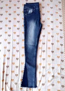 Floral Embroidered Jeans 🌸🌺🌷