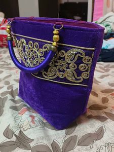 👉👉👉BRAND NEW Purple 🟣 🟣 Velvet Handbag 👛👜👛
