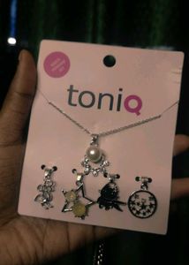 Toniq Pendant Set