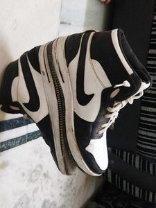 Air Jordan 1 Mid - Black &amp; White