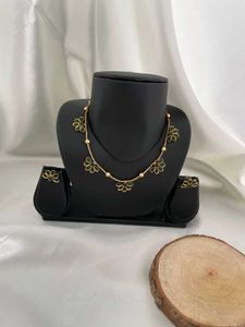 Green Flower Necklace