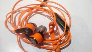JBL earphone For All Smart Phones