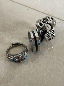 Pack Of 4 Assorted Silver Rings With Free Necklace