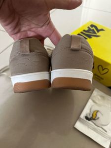 Zaydn Sneakers (Almost new)