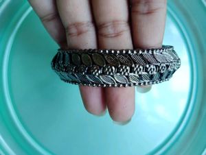 Elegant Silver-Toned Bangle