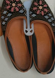 Embroidered Ethnic Jutti Flats