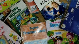 DAV CLASS 8TH ALL BOOKS GOOD CONDITION