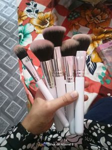 Faces Canada Mekeup Brushes