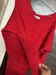 LONG RED SWEATER