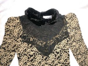 Vintage Lace Fitted Top 🖤
