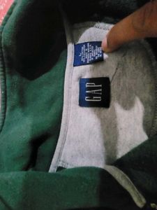 Sweetshirt With Cap