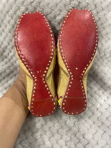 2 Girls Jutti(buy 1 500 buy 2@850)