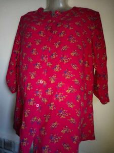 🎁Buy 1, Get 1 Free🎁Size M/ L Floral Pink Top