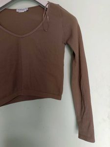 ribbed branded casual top.