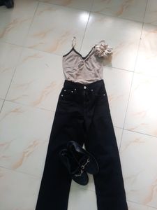 Sale📍📍📍📍Accepting Offers ♡Black Bootcut Jean For The Beautiful,Teenagers And Womens , Little Bit Stretchable, Brand New , No Flaws ♡ Price Can Be Negotiate A Little Bit ♡🌷🌷