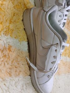 White Nike Woman Shoe