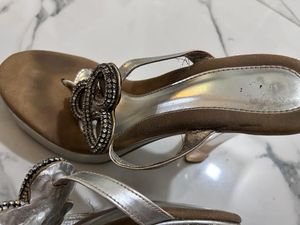 Tranperent Hill Sandle Price Dropped